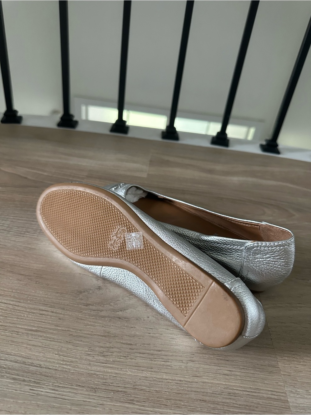 COACH Metallic Silver Leather Ballet Flats 9.5 inches in length (7.5W-8W) - Picture 4 of 4